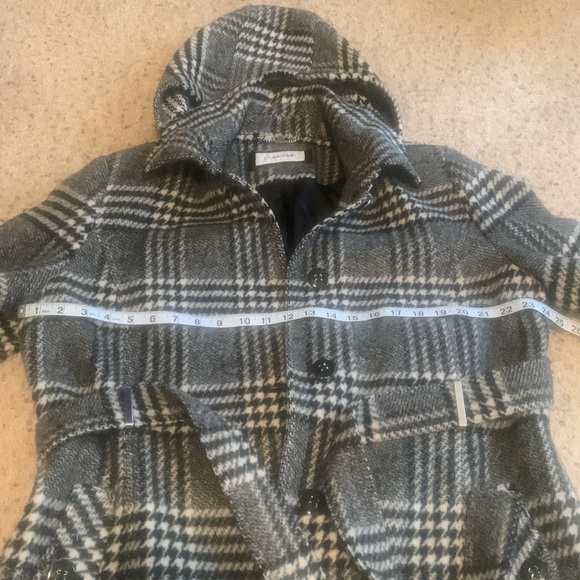 Calvin Klein Button-up Coat with detachable Hood and Belt - Picture 3 of 14